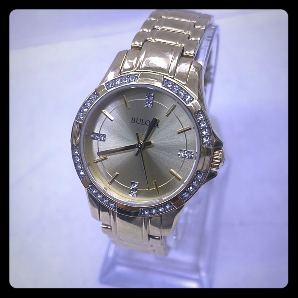 New Bulova Gold Tone RoUnd Crystal Ladies Watch